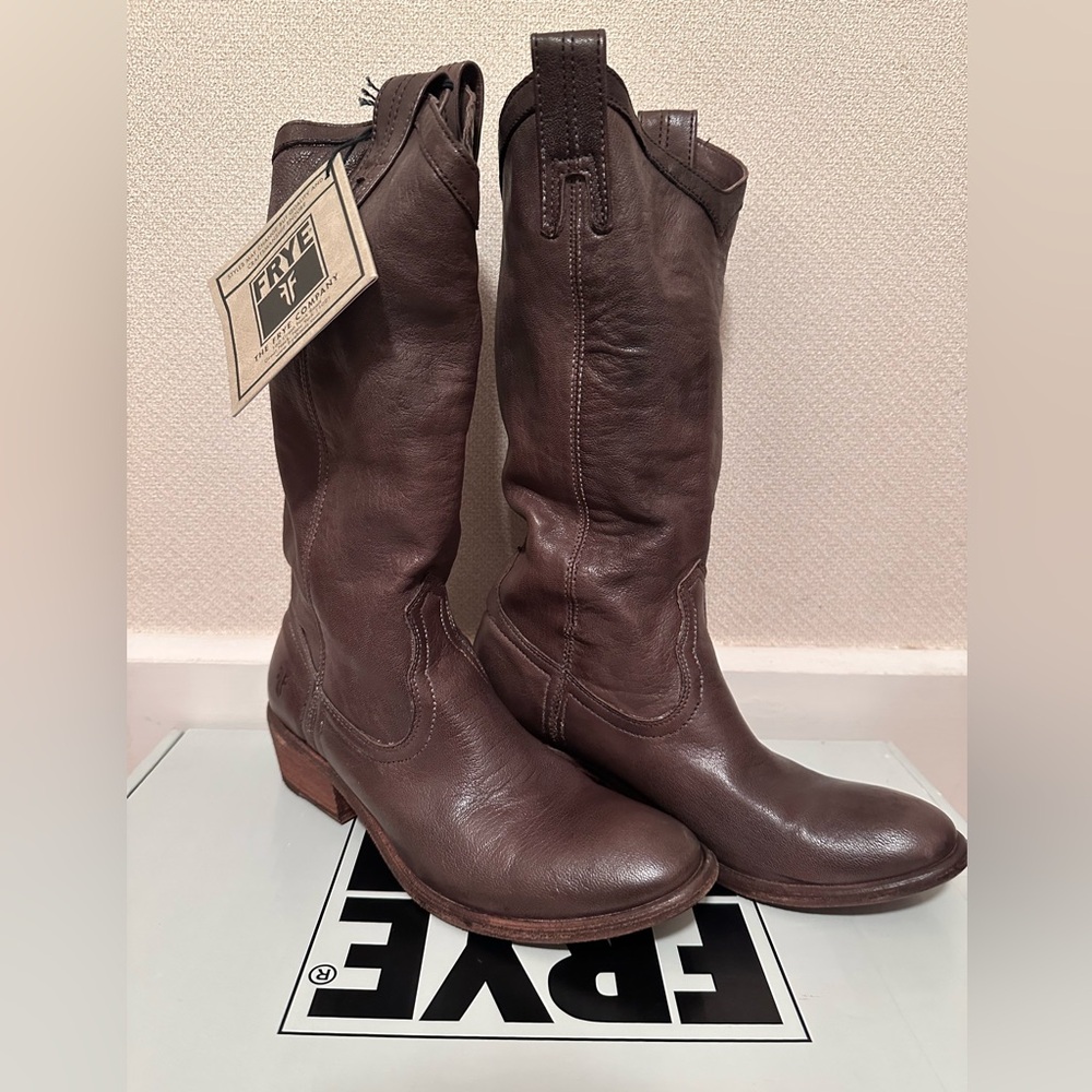 NWT Frye Carson Pull On Boots - Smoke - 6B - Leather Like Butter